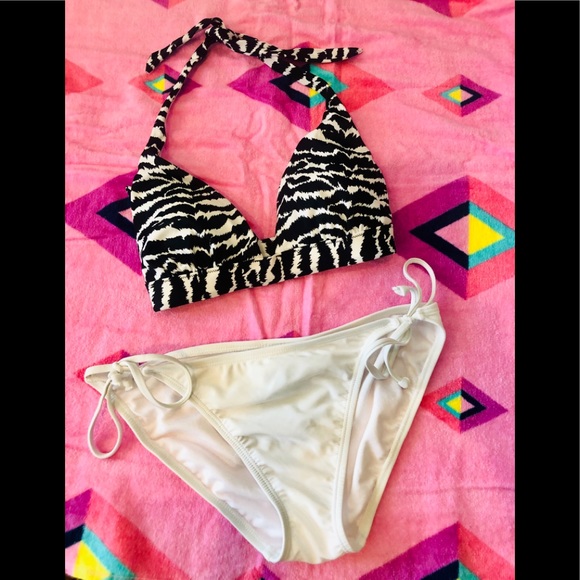 Victoria's Secret Other - Victoria’s Secret Bikini & White Old Navy Bottom